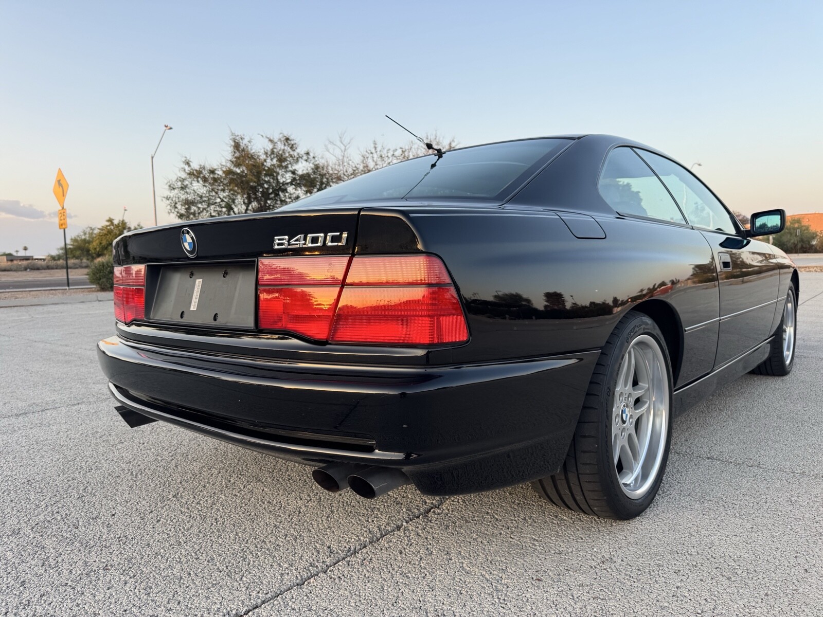 BMW-8-Series-1994-15
