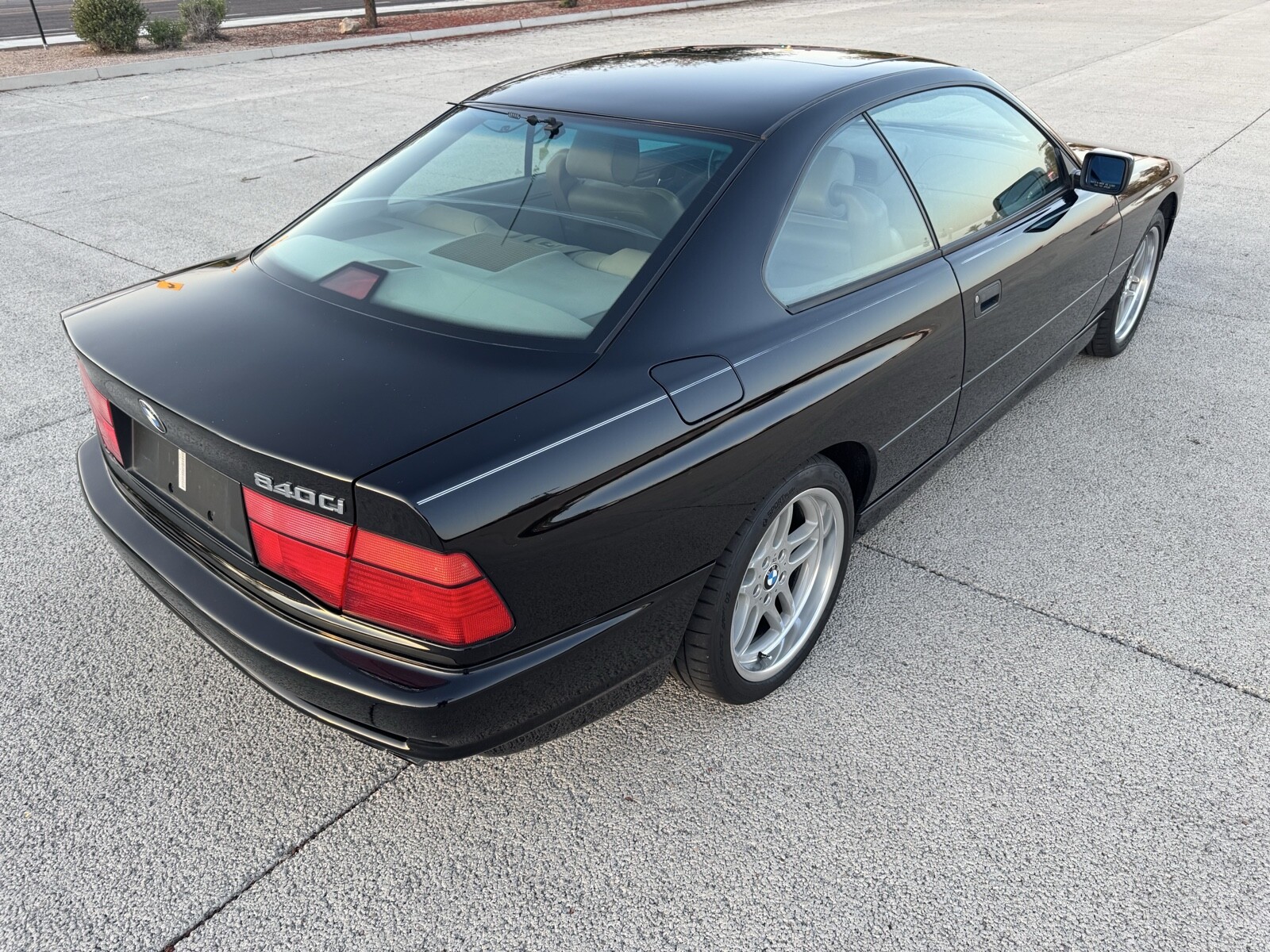 BMW-8-Series-1994-17
