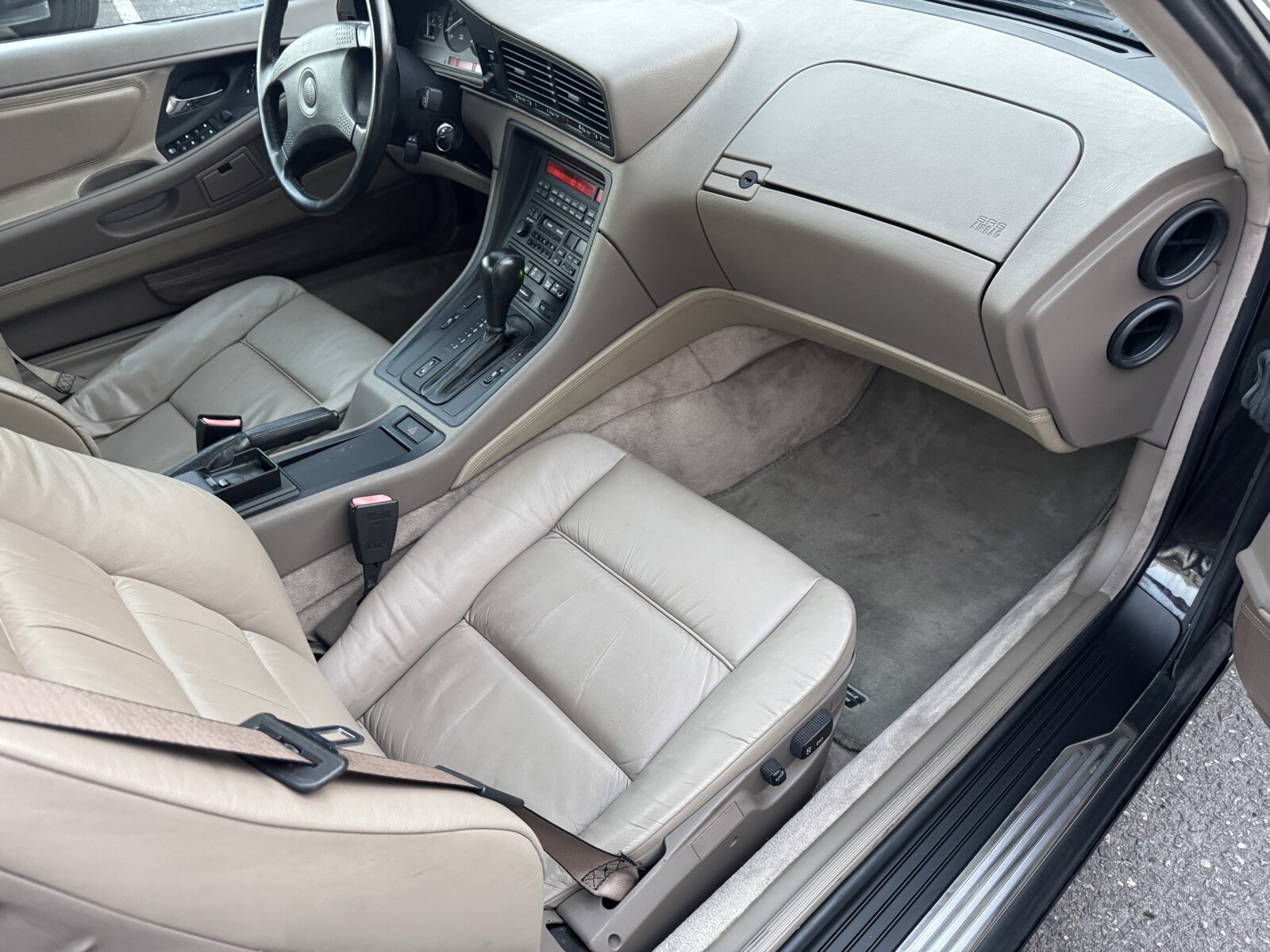 BMW-8-Series-1994-26