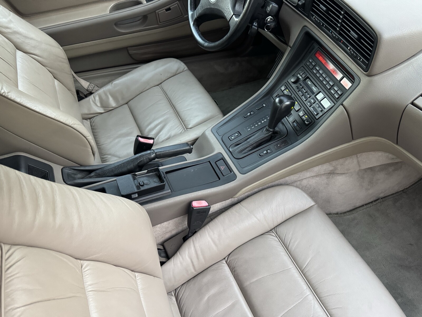 BMW-8-Series-1994-28