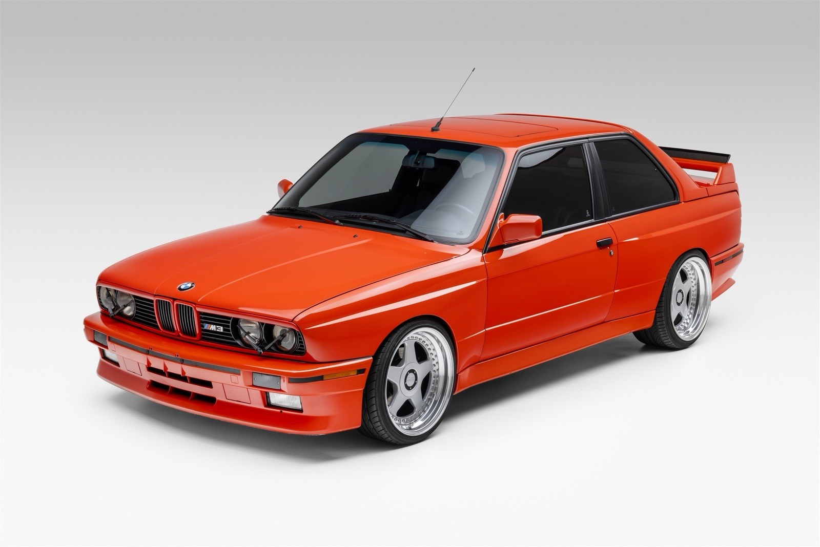 BMW-M3-1988-SEDAN-1