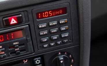 BMW-M3-1988-SEDAN-12