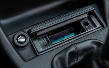 BMW-M3-1988-SEDAN-13