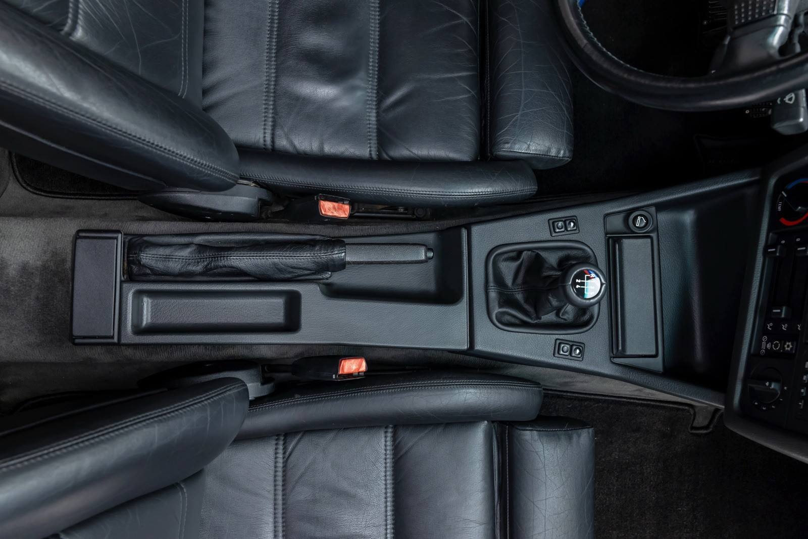 BMW-M3-1988-SEDAN-14