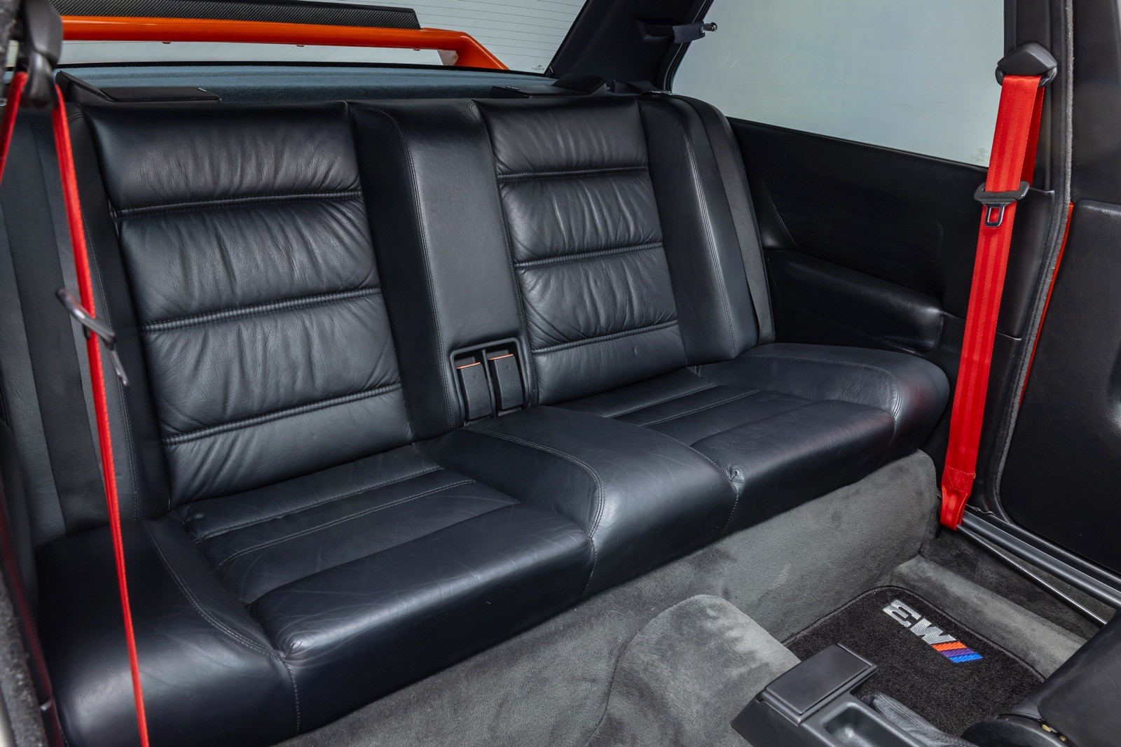 BMW-M3-1988-SEDAN-16