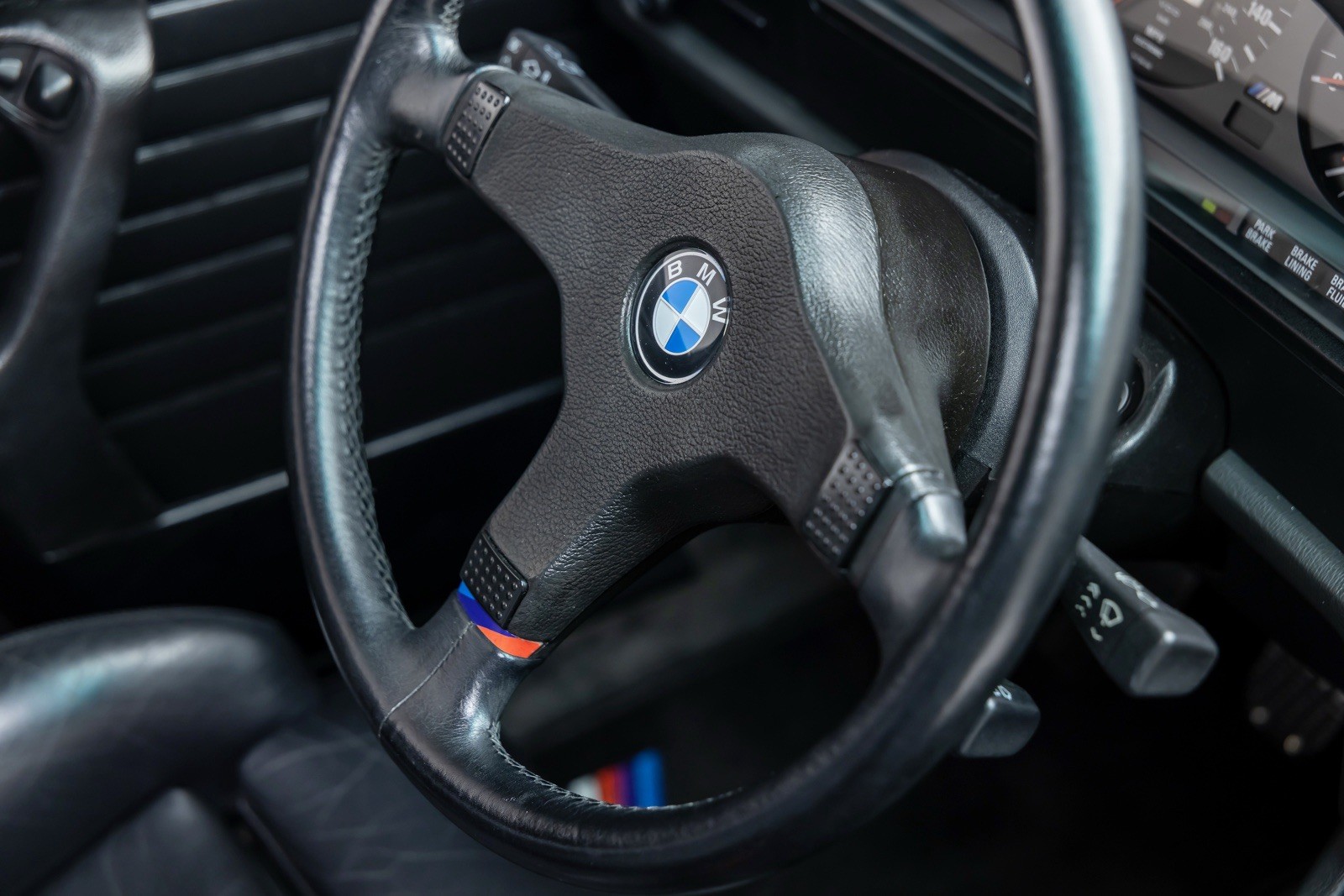 BMW-M3-1988-SEDAN-17