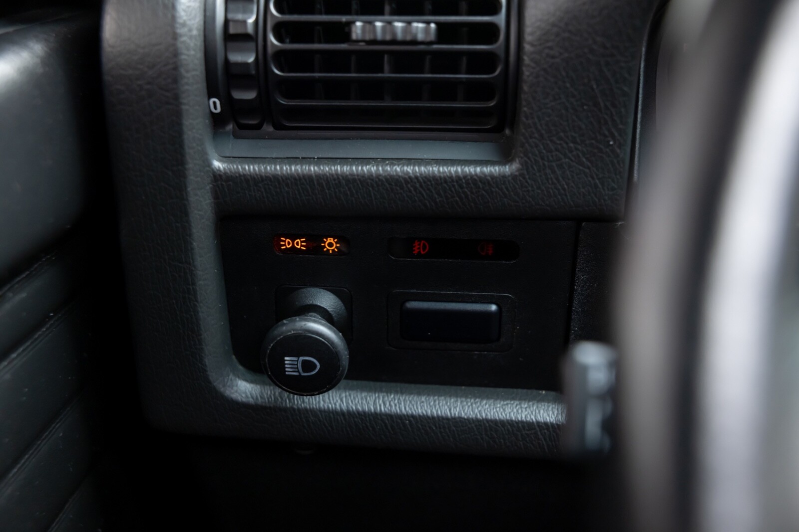BMW-M3-1988-SEDAN-19