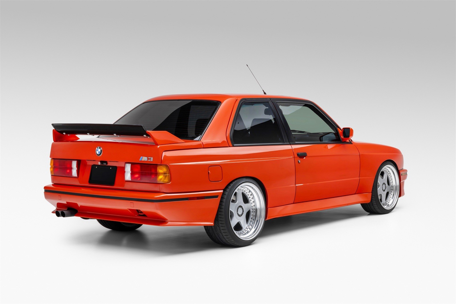 BMW-M3-1988-SEDAN-2