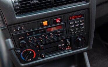 BMW-M3-1988-SEDAN-20