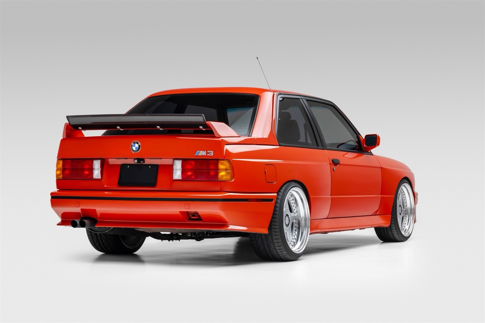 BMW-M3-1988-SEDAN-3