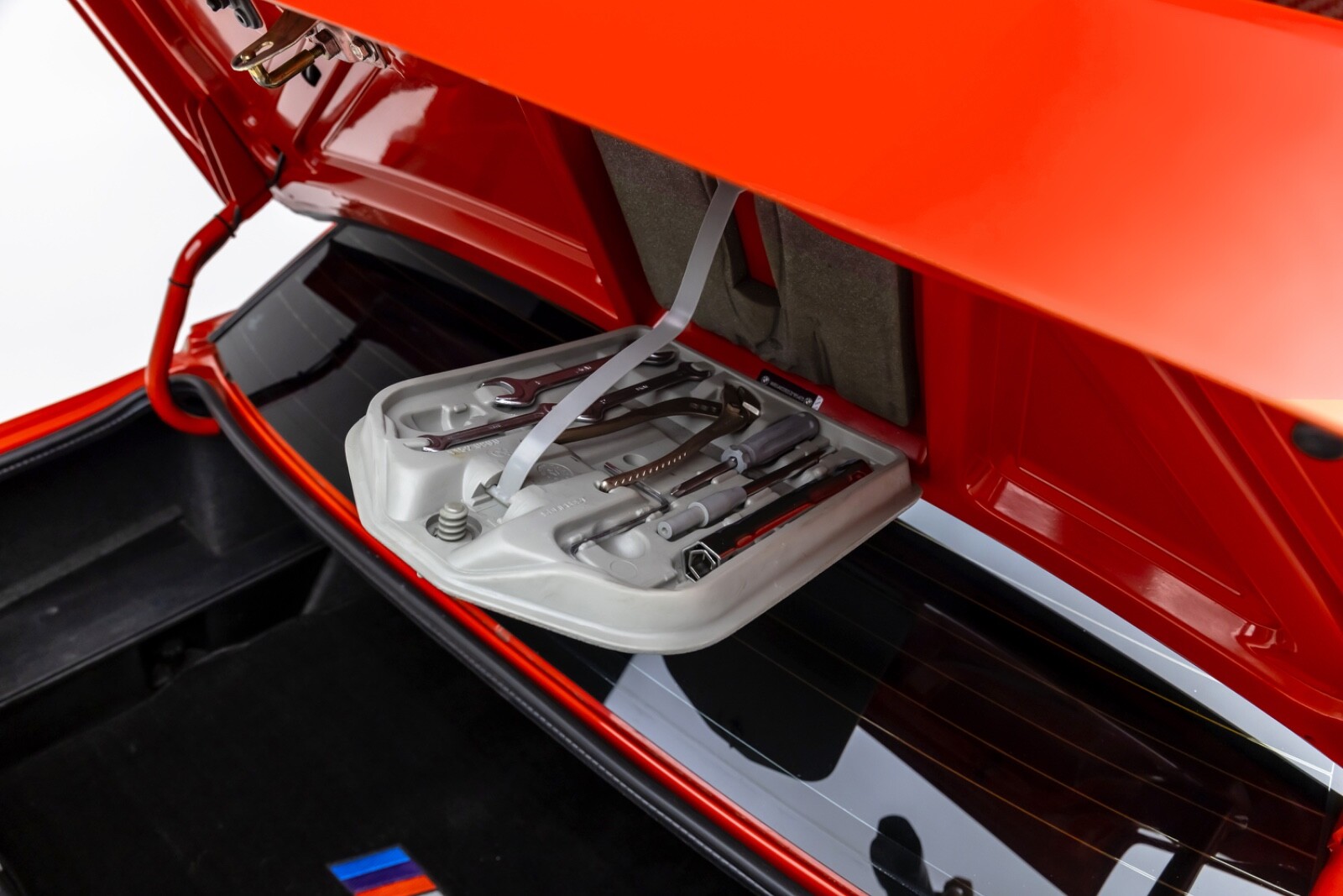 BMW-M3-1988-SEDAN-32