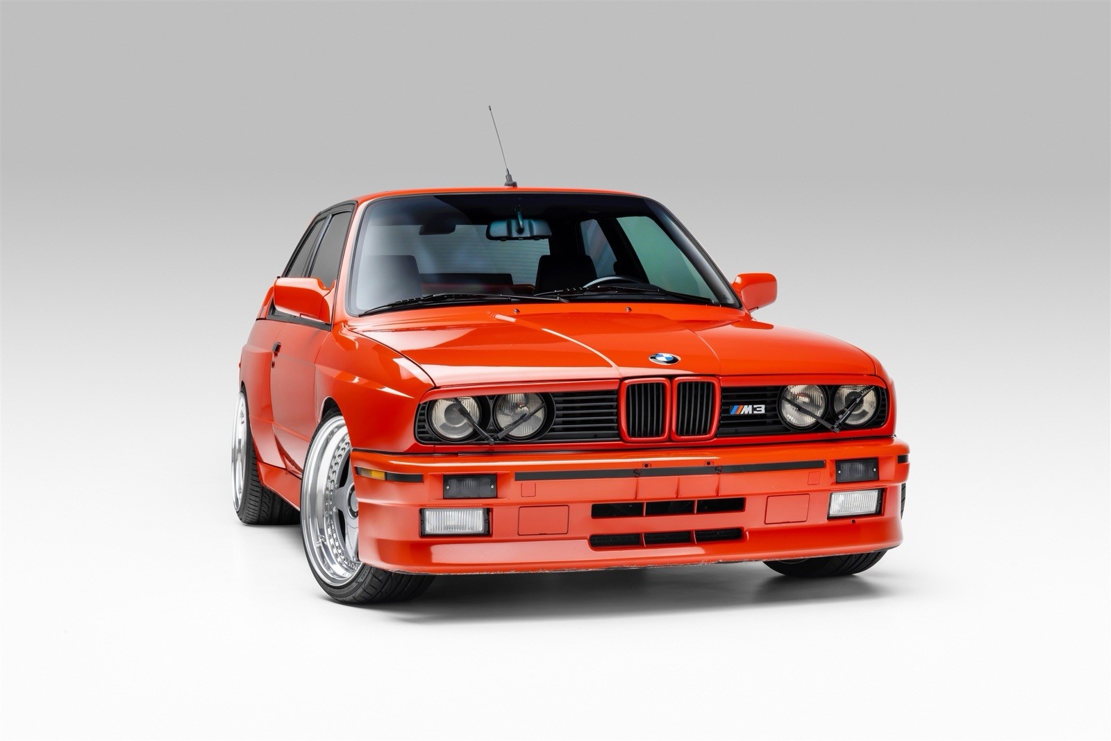 BMW-M3-1988-SEDAN-4