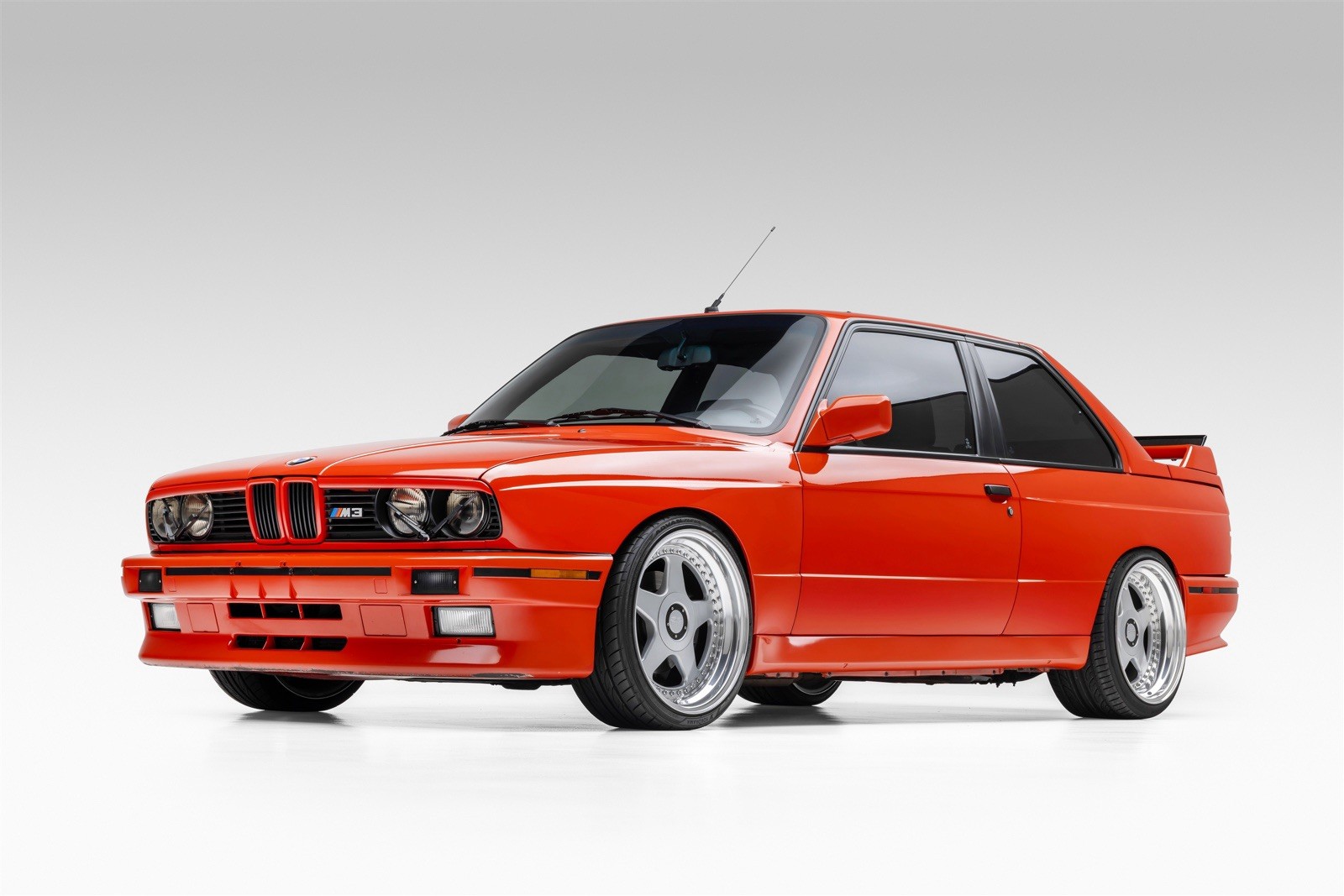BMW-M3-1988-SEDAN-7