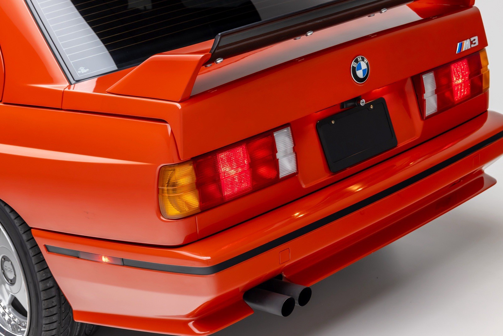 BMW-M3-1988-SEDAN-9