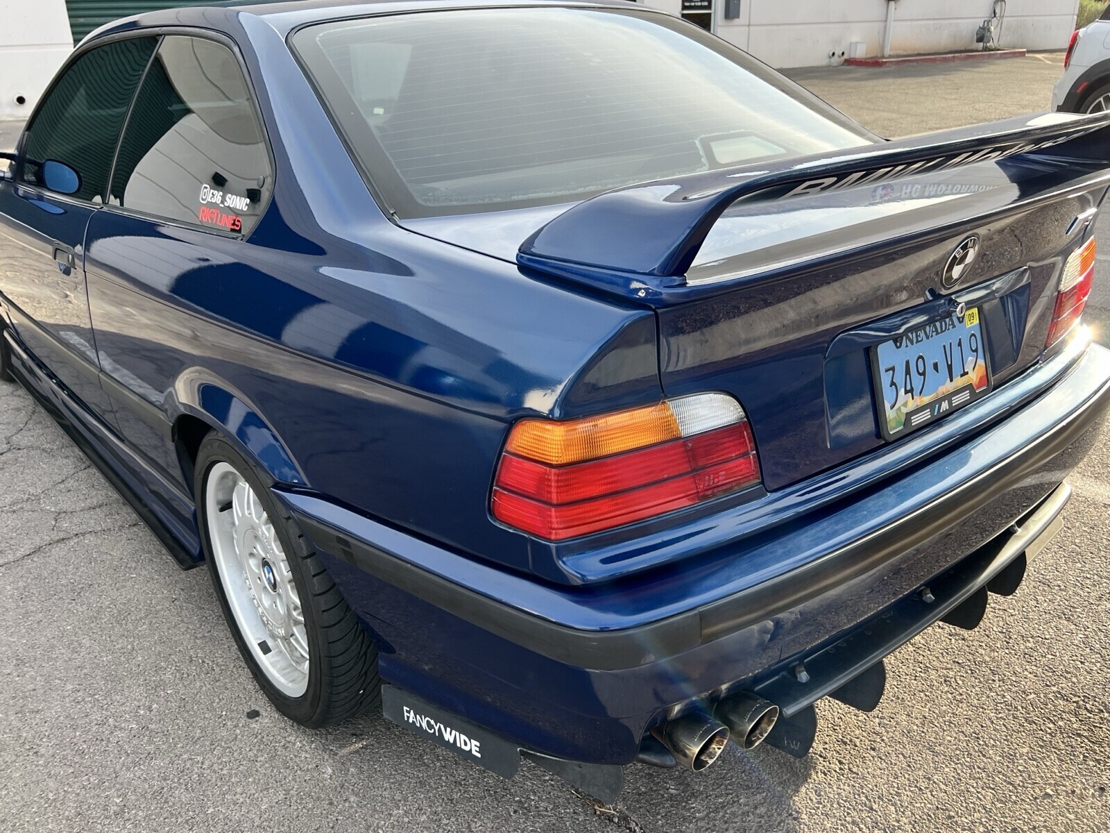 BMW-M3-1995-Coupe-4