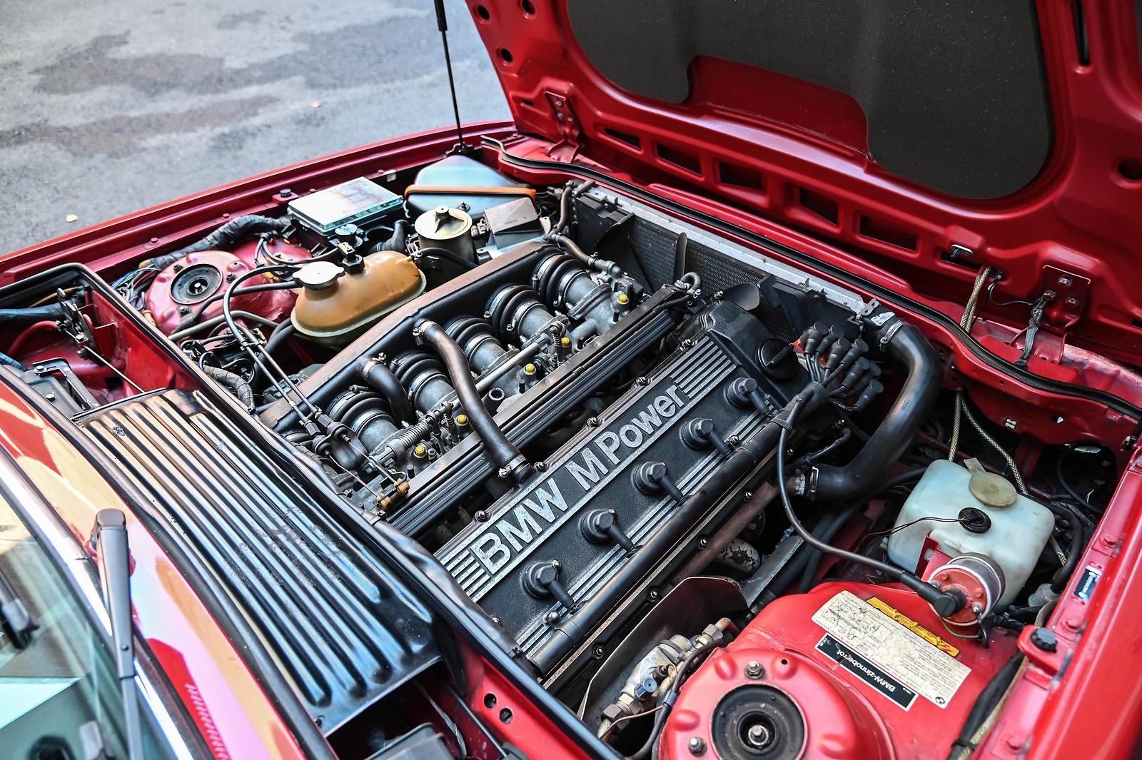 BMW-M6-1987-11