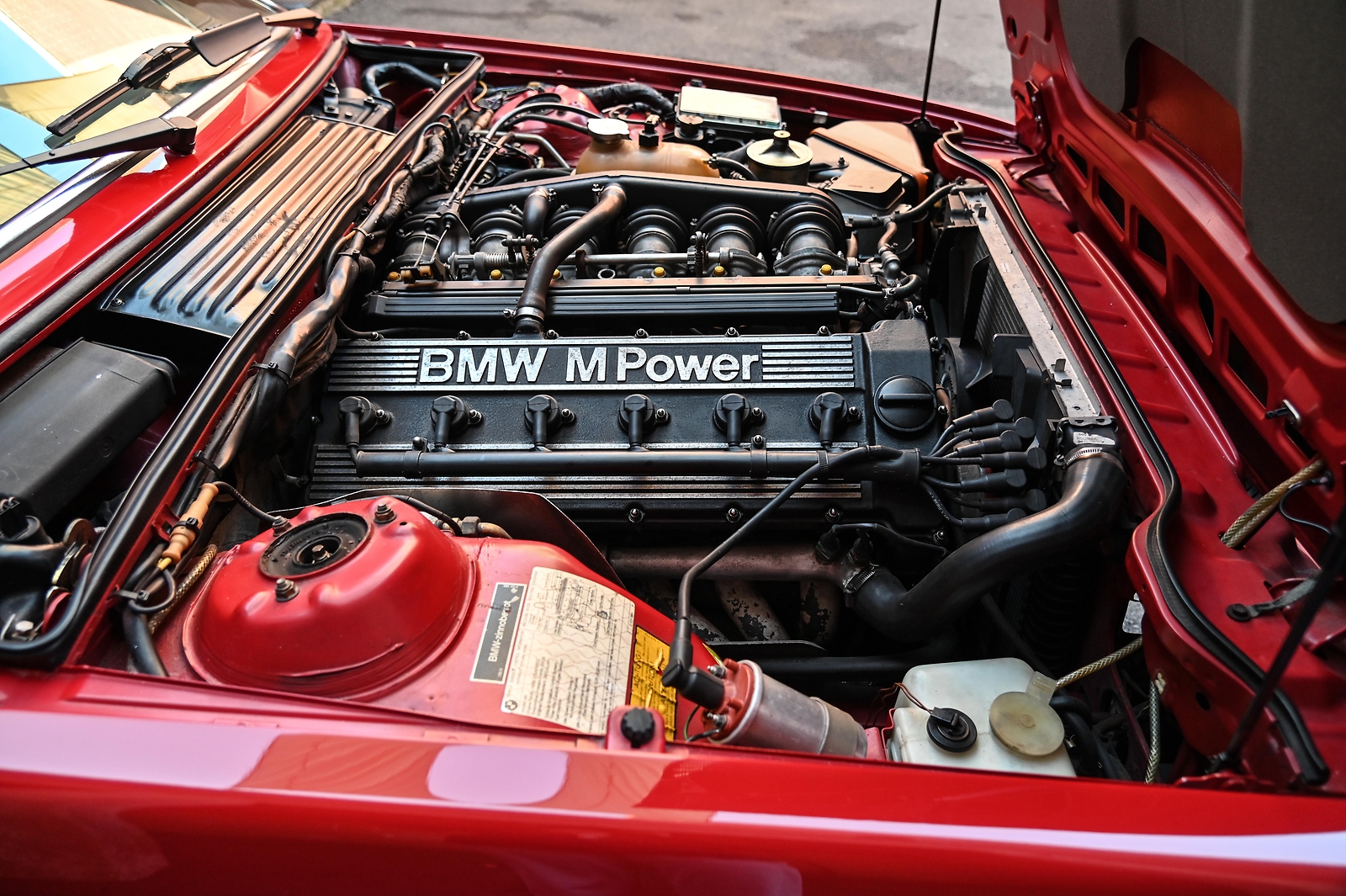 BMW-M6-1987-13