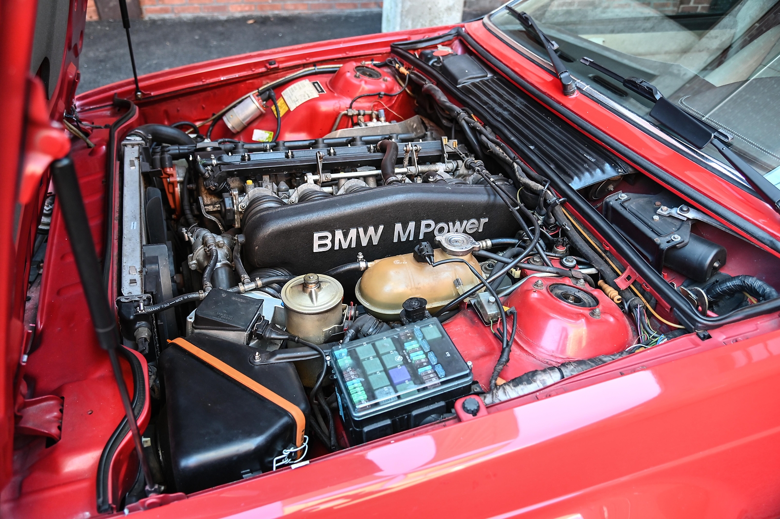 BMW-M6-1987-14
