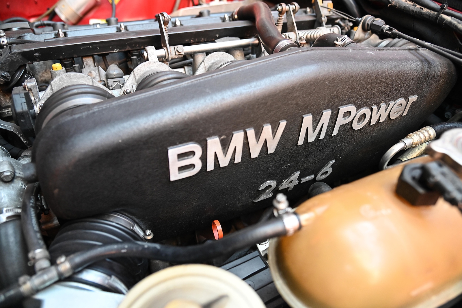 BMW-M6-1987-17