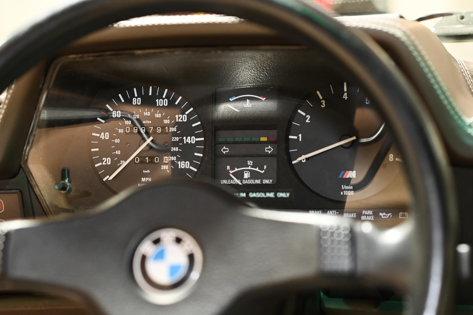 BMW-M6-1987-30
