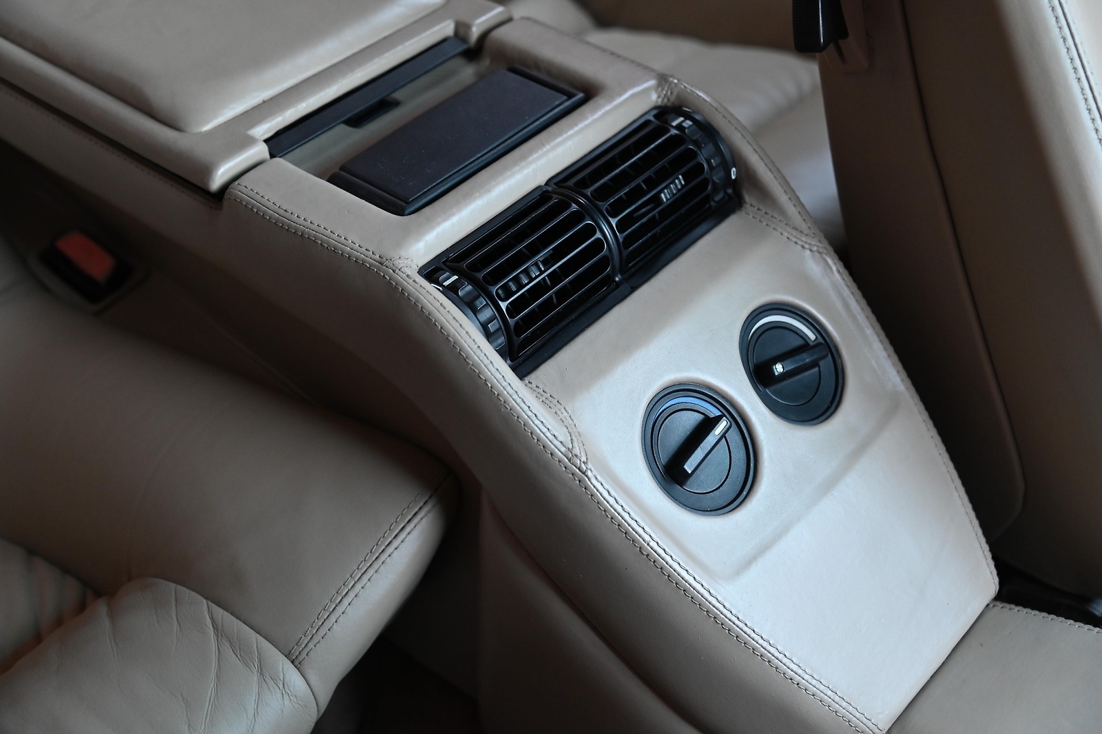 BMW-M6-1987-35