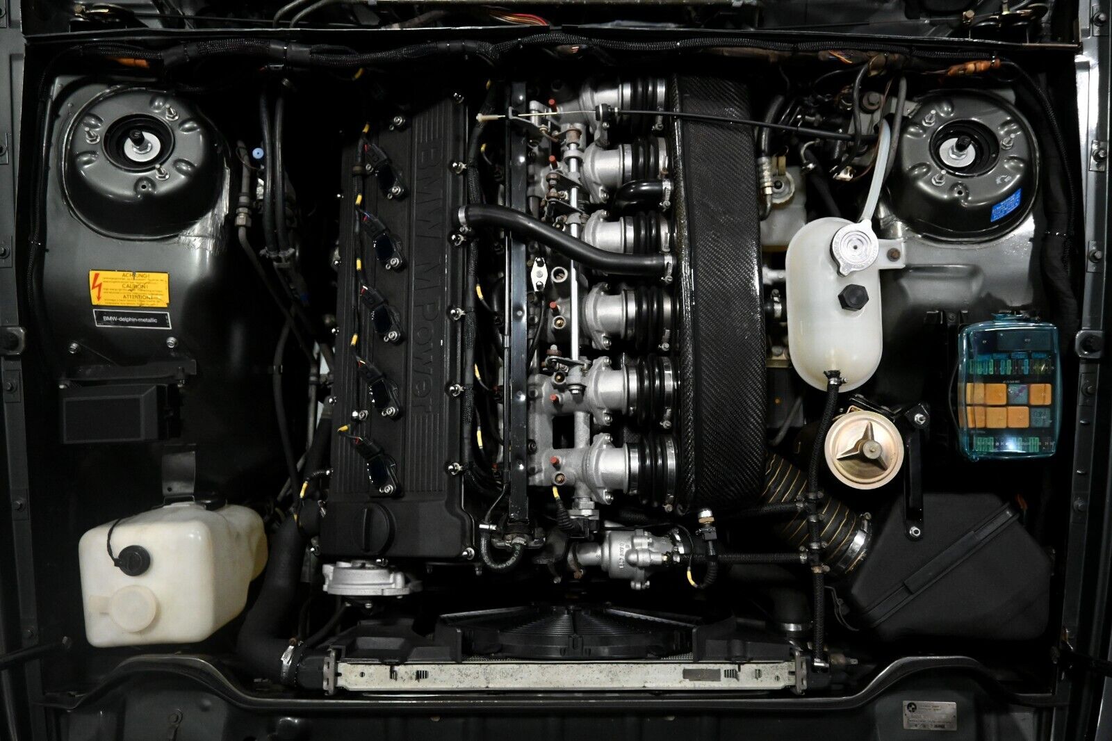 BMW-M6-1987-Coupe-17