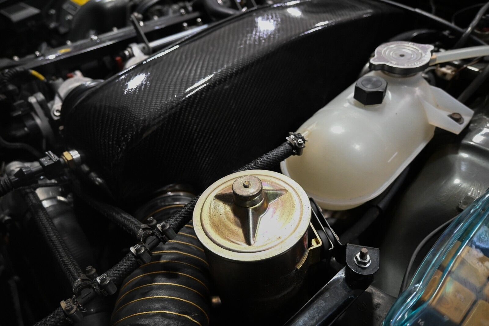 BMW-M6-1987-Coupe-21