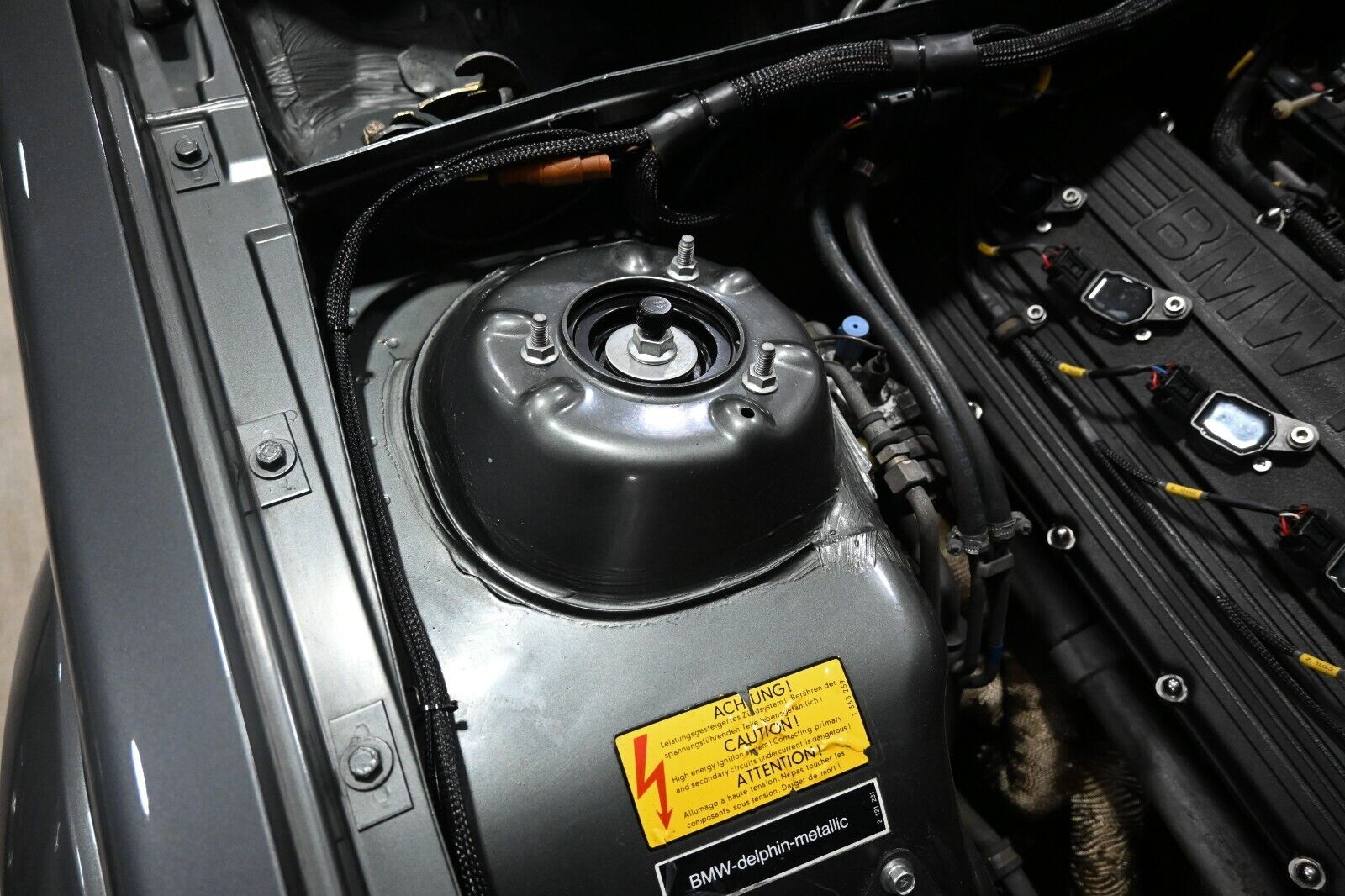 BMW-M6-1987-Coupe-23