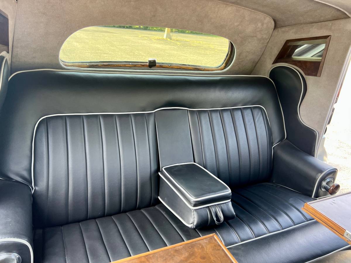 Bentley-R-type-1953-17