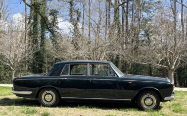 Bentley-T-series-1967-Sedan-10
