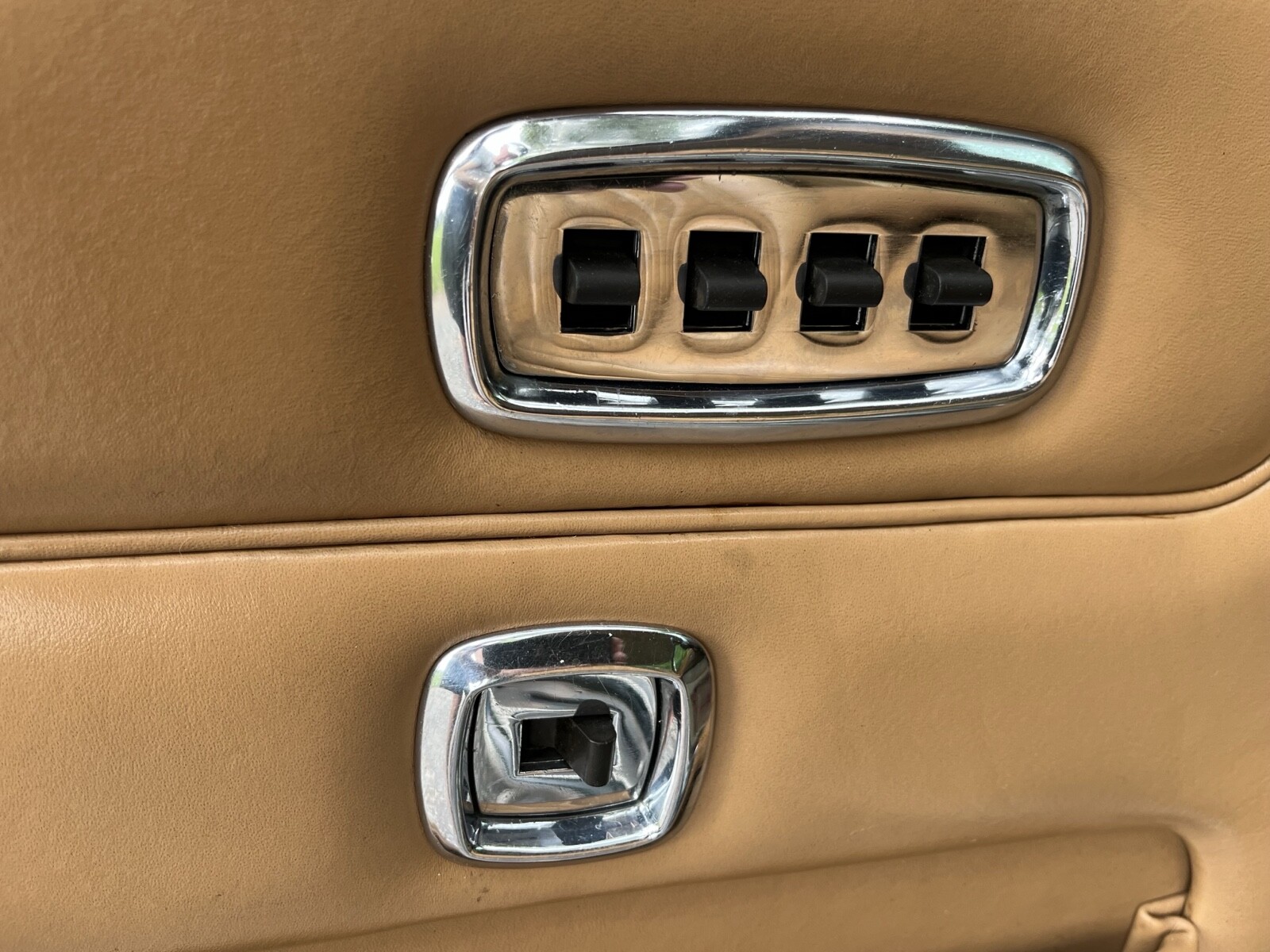 Bentley-T-series-1967-Sedan-31