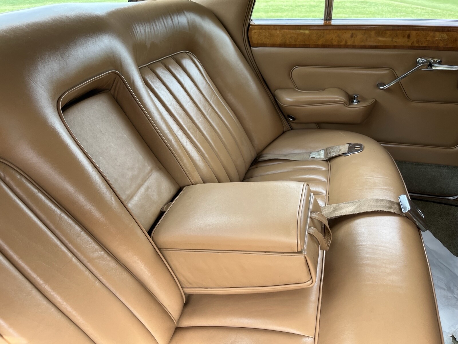 Bentley-T-series-1967-Sedan-34