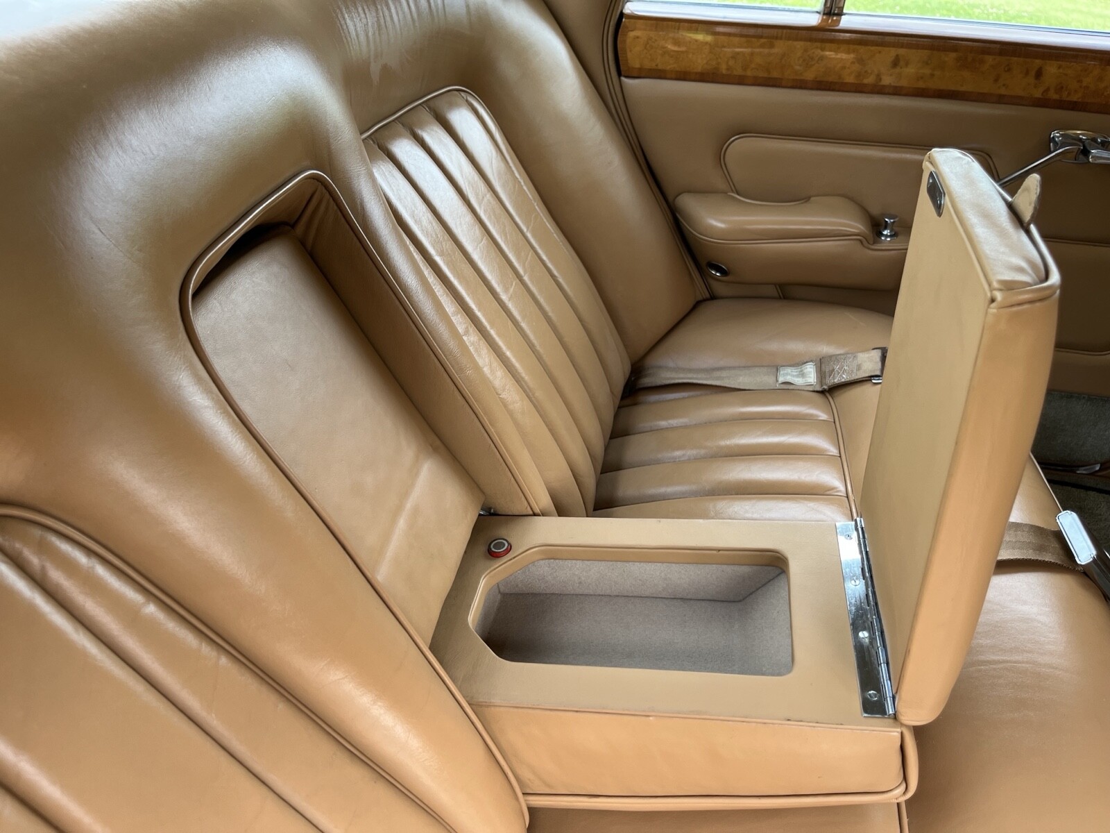 Bentley-T-series-1967-Sedan-35