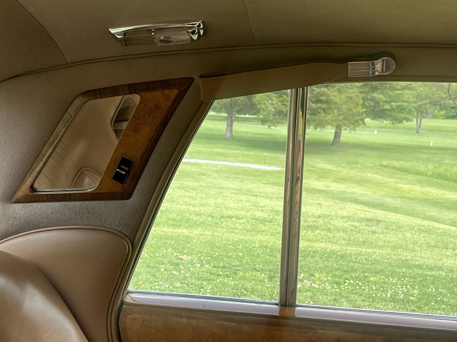Bentley-T-series-1967-Sedan-36