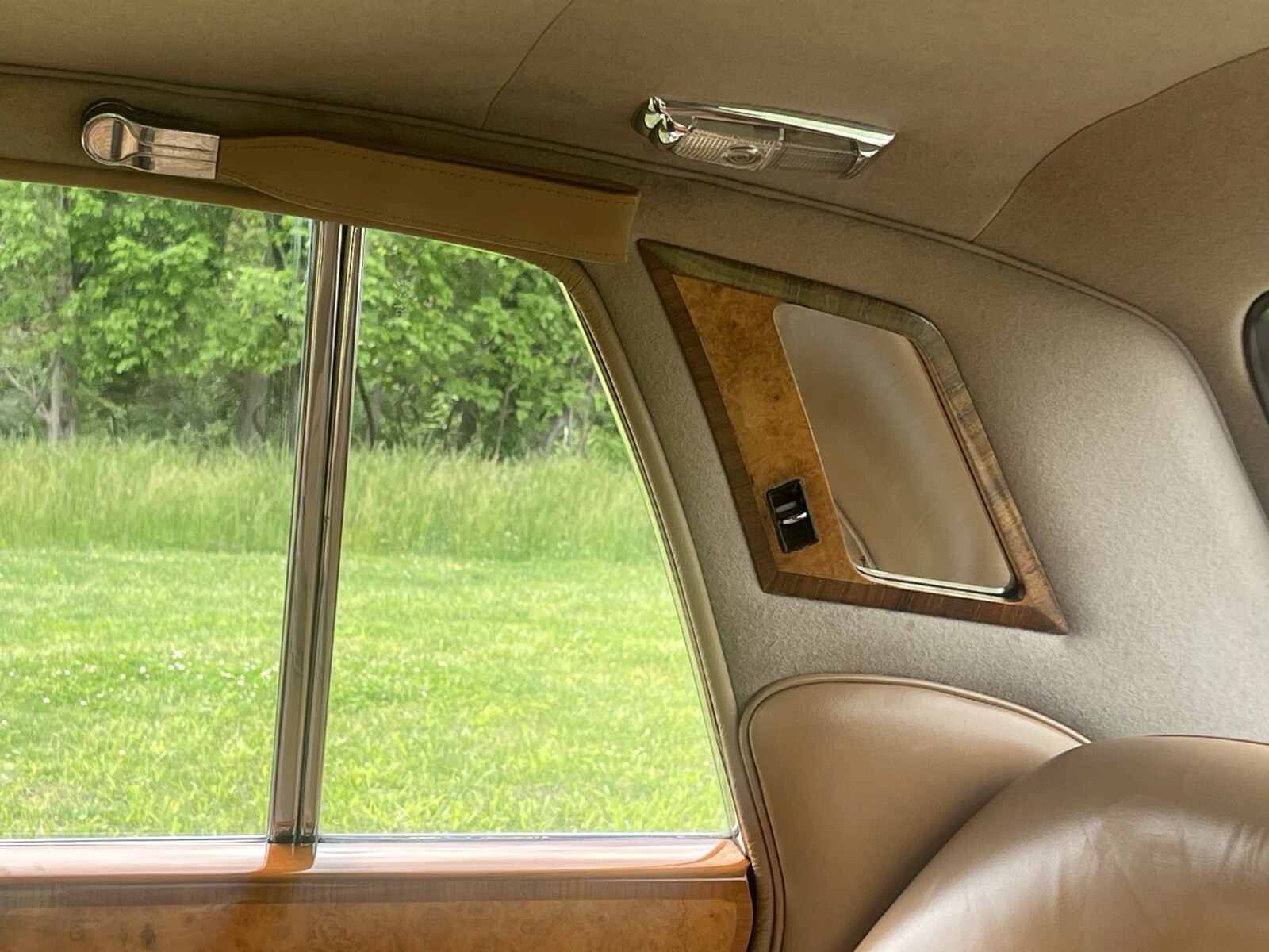 Bentley-T-series-1967-Sedan-37