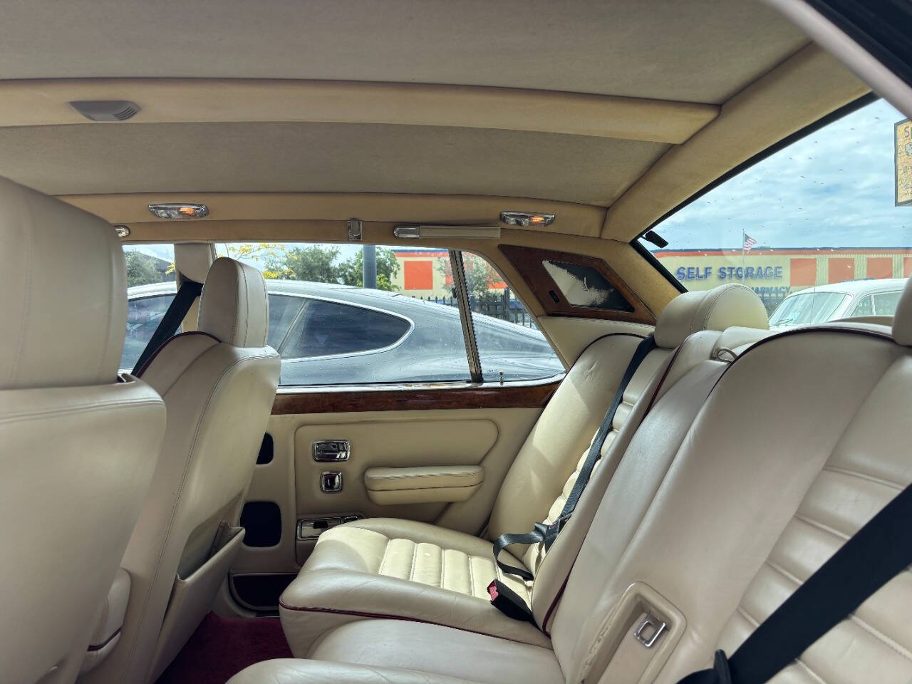 Bentley-Turbo-R-1990-Sedan-12
