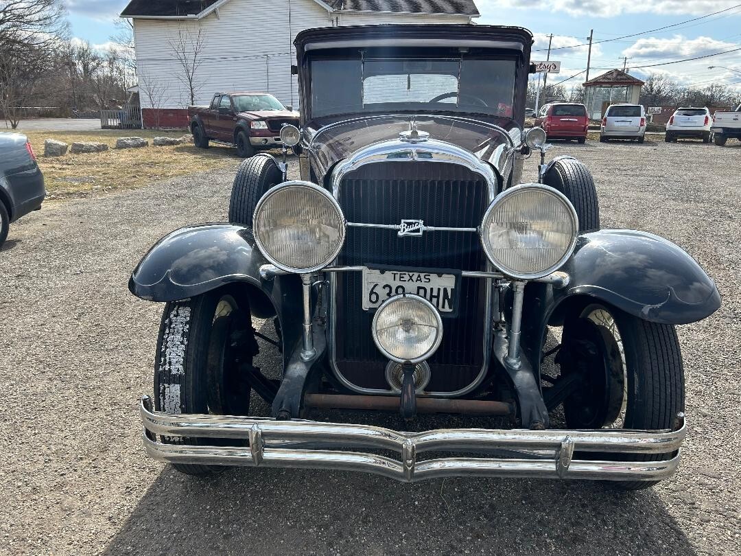 Buick-8-66-1931-Sedan-2