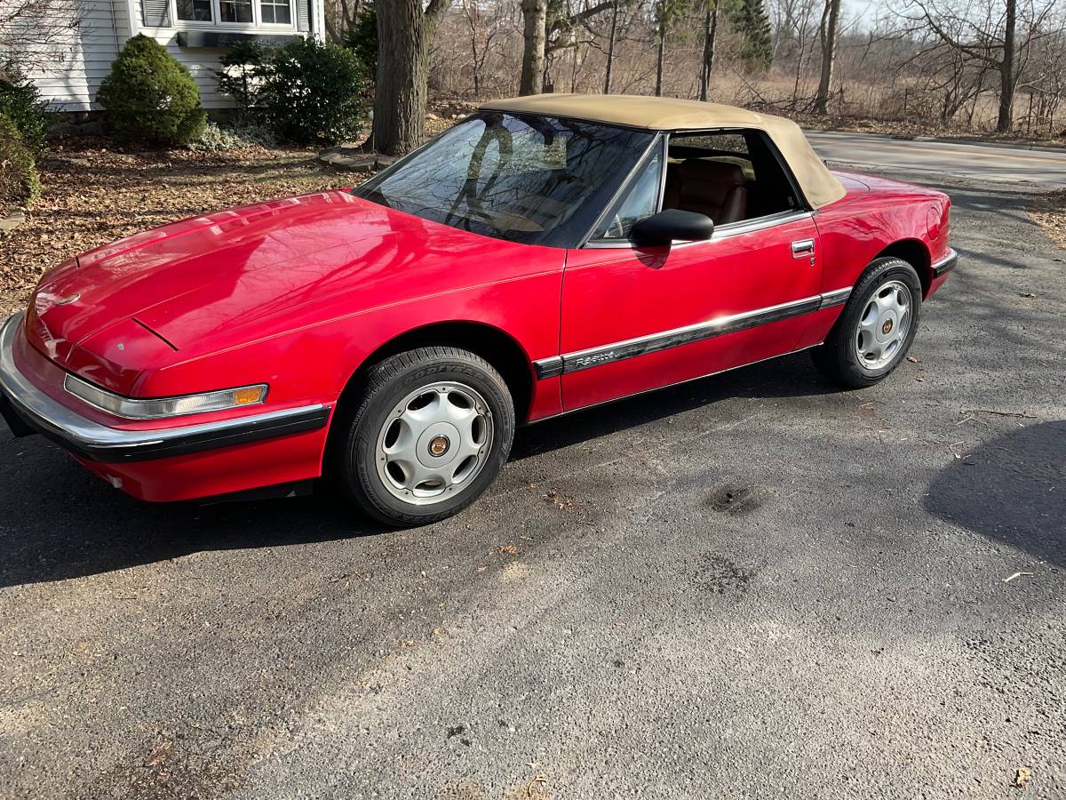 Buick Areatta  1991 red