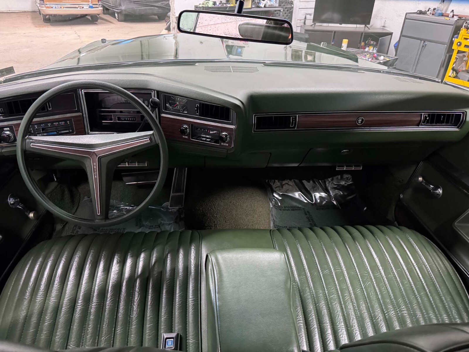 Buick-Centurion-1972-Sedan-18