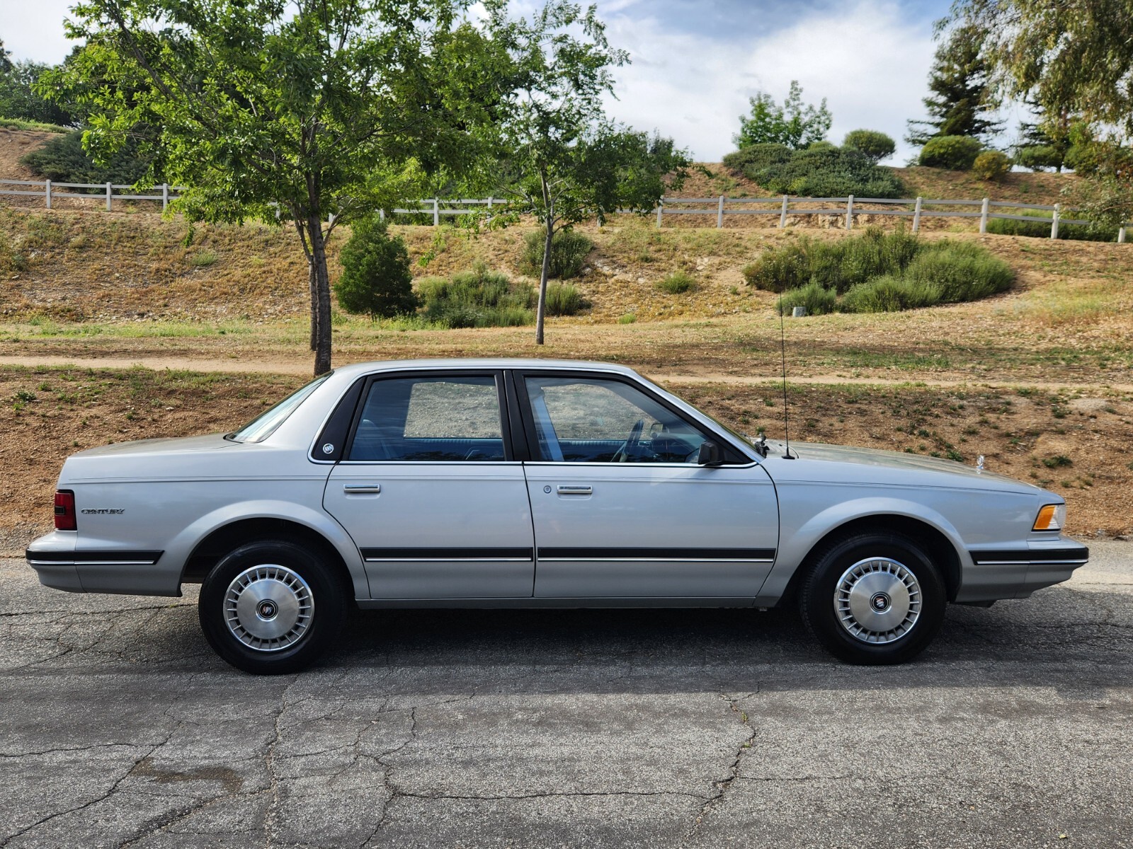 Buick-Century-1991-Sedan-4