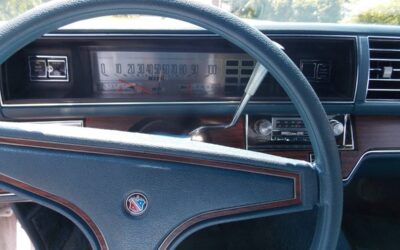 Buick Electra limited park avenue  1976 white