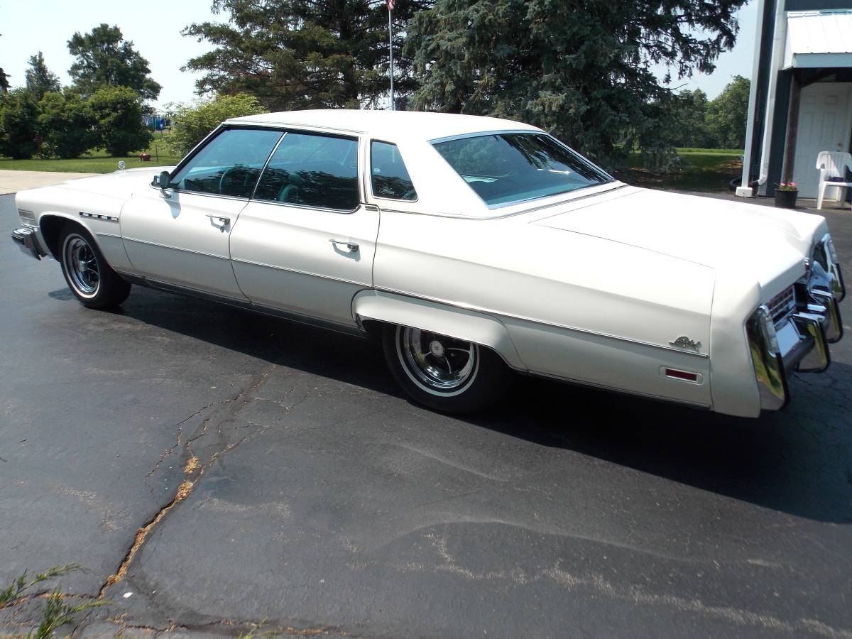 Buick-Electra-limited-park-avenue-1976-white-8