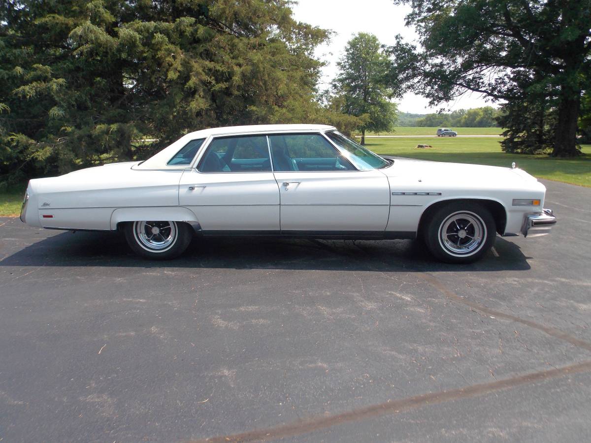 Buick-Electra-limited-park-avenue-1976-white-9