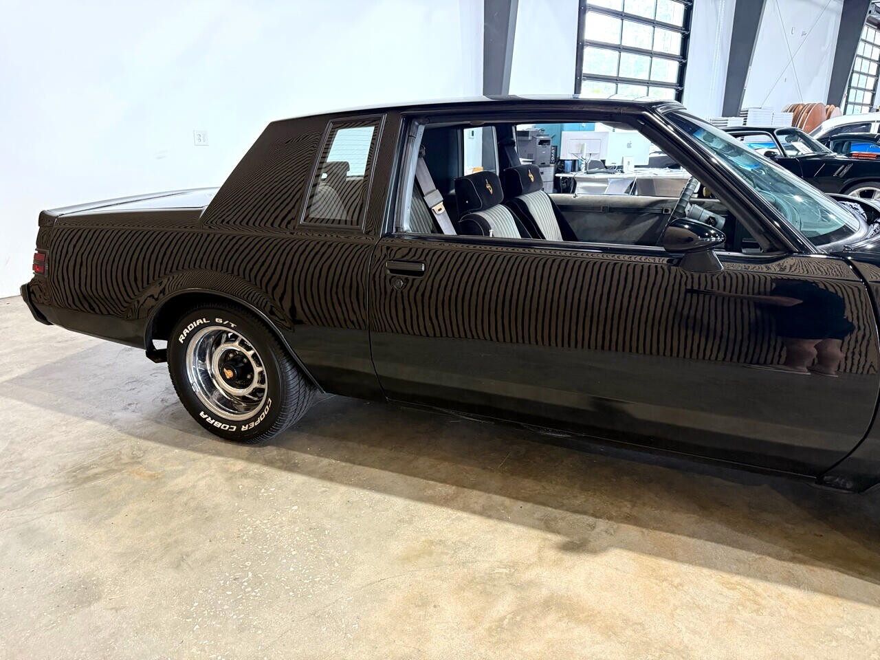 Buick-Grand-National-1987-American-Muscle-Car-12