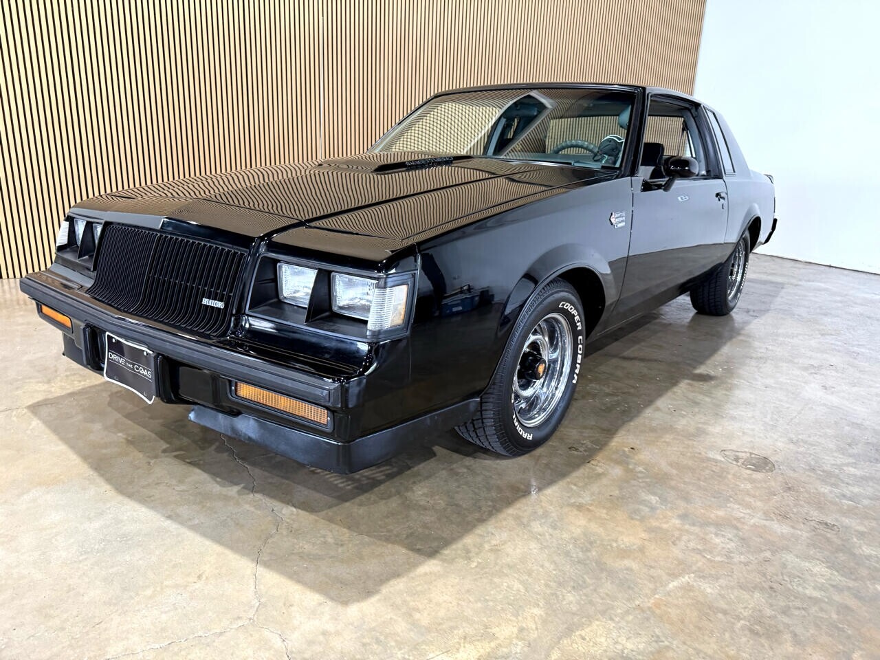 Buick-Grand-National-1987-American-Muscle-Car-2