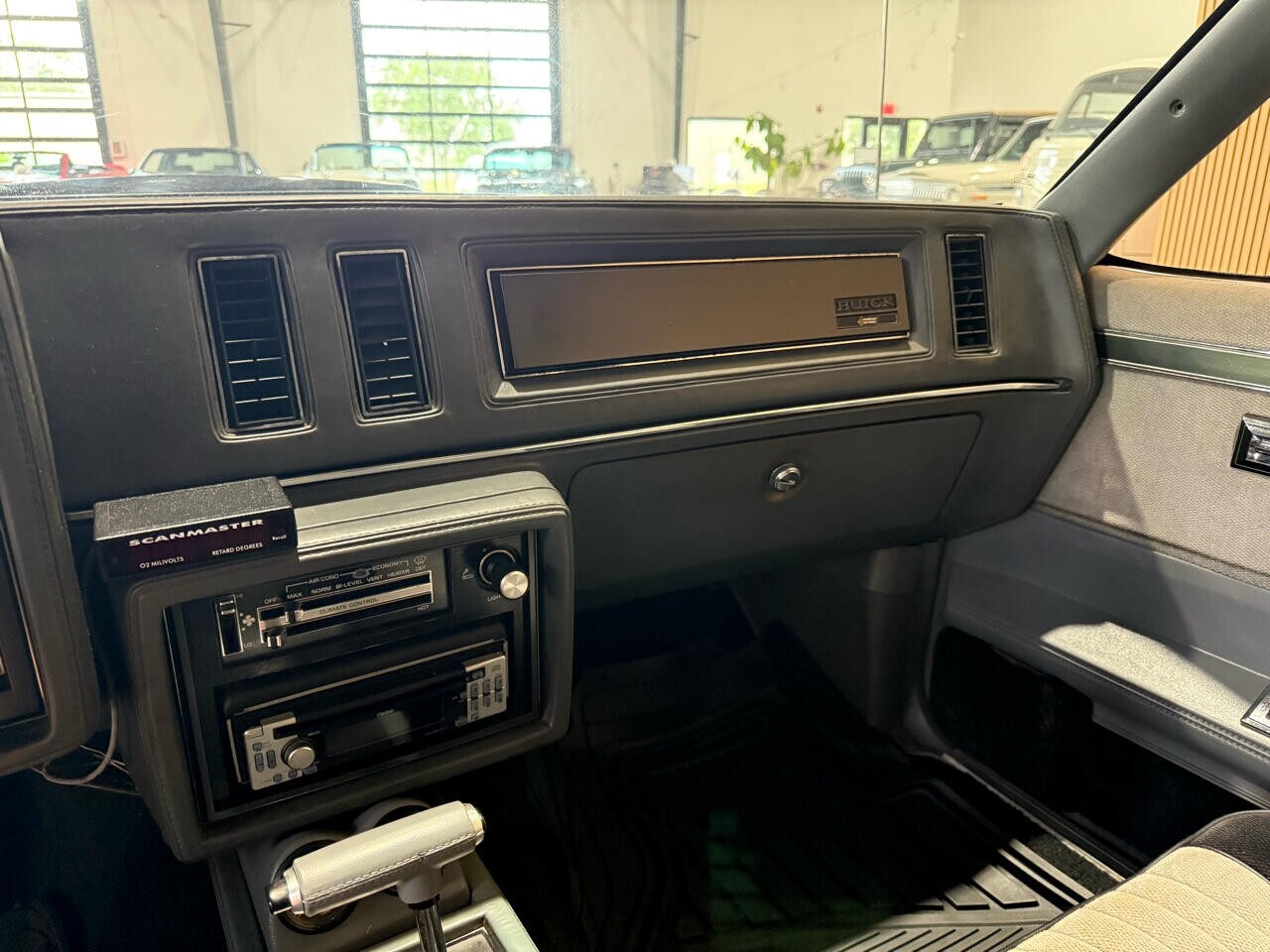 Buick-Grand-National-1987-American-Muscle-Car-30