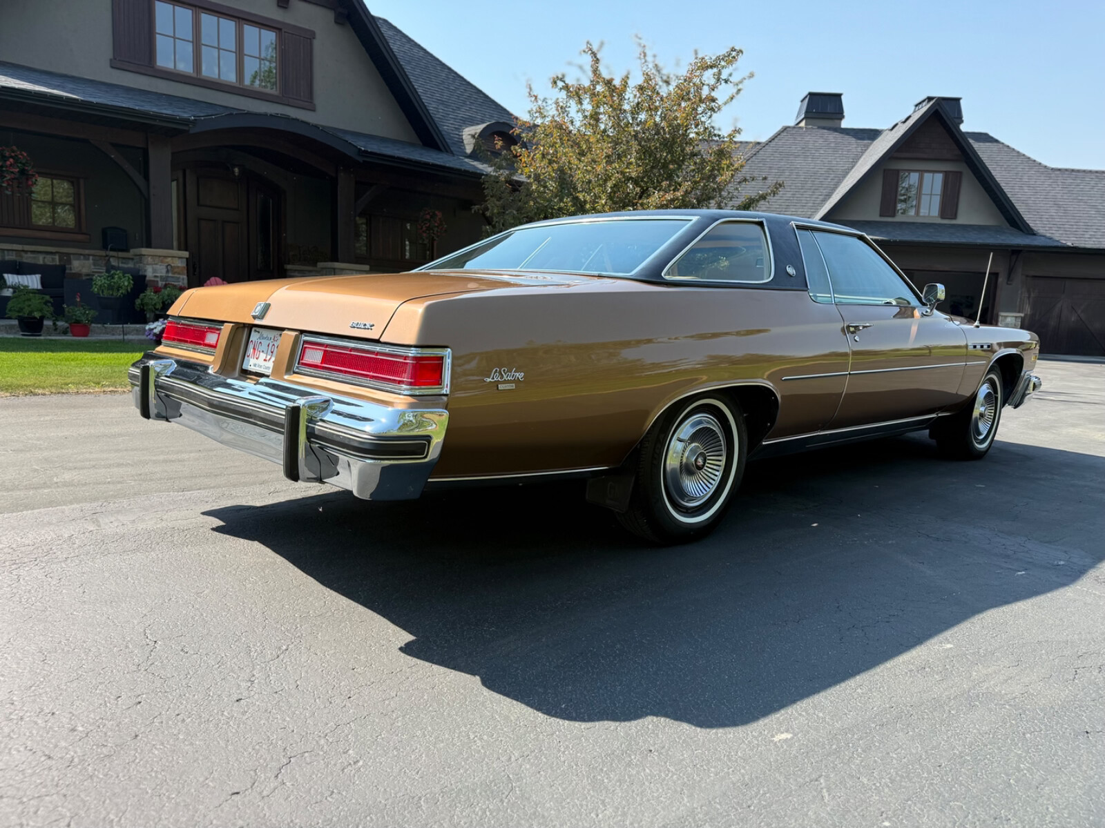 Buick-LeSabre-1975-Coupe-4