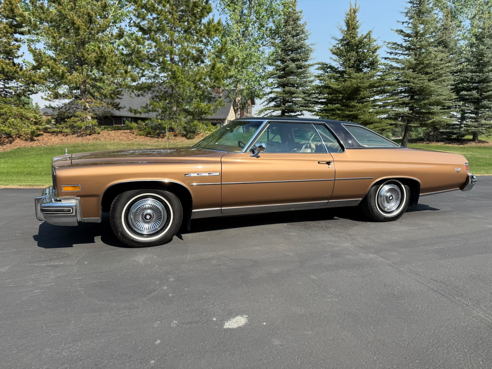 Buick LeSabre 1975 Coupe