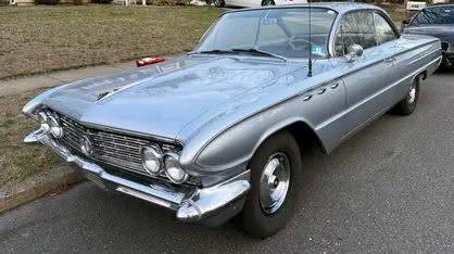 Buick-Lesabre-1961-silver