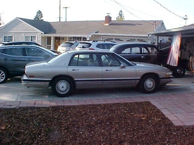 Buick-Park-Avenue-1993-Sedan-1